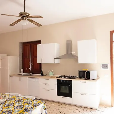 Holiday home Casa Lisa A Due Passi Dal Mare Con Ampio Giardino