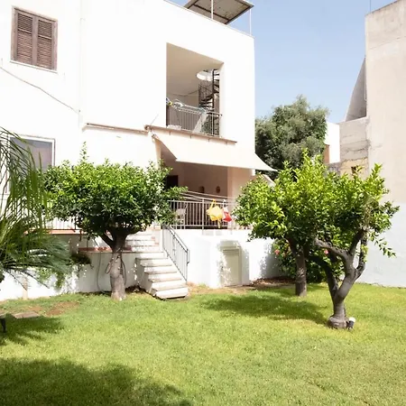 Casa Lisa A Due Passi Dal Mare Con Ampio Giardino *